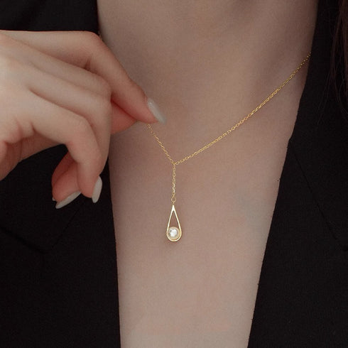 Morden Teardrop Pearl Pendant Necklace - Gold Vermeil